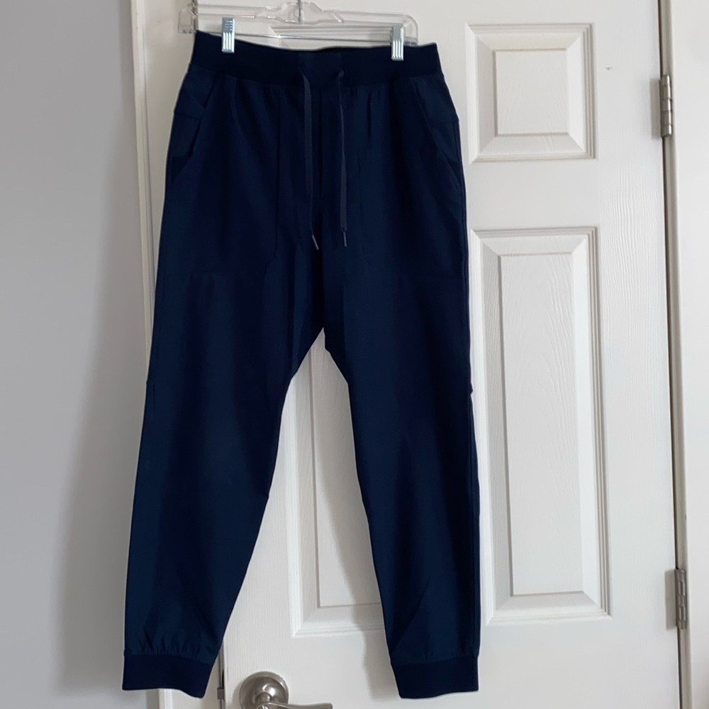 Lululemon men’s size medium joggers.